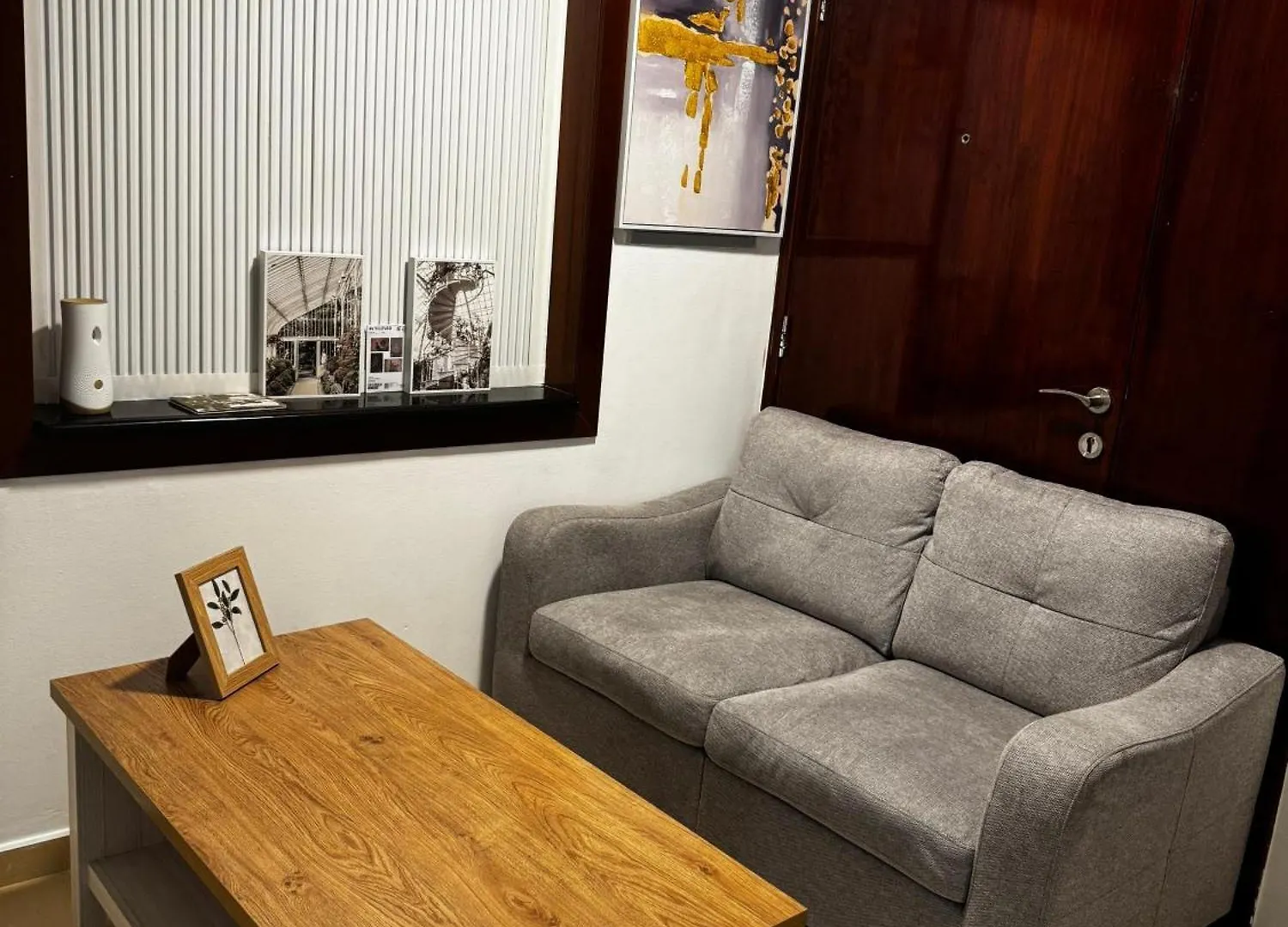 Luxury Room With Lake View In Jbr Dubai Homestay